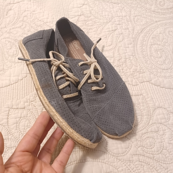 TOMS lace up DISCOUNTED SHIPPING - Picture 10 of 14